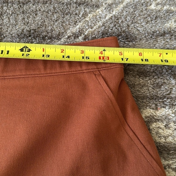 Spanx On The Go 6” Shorts Bronze Glow - Picture 5 of 9